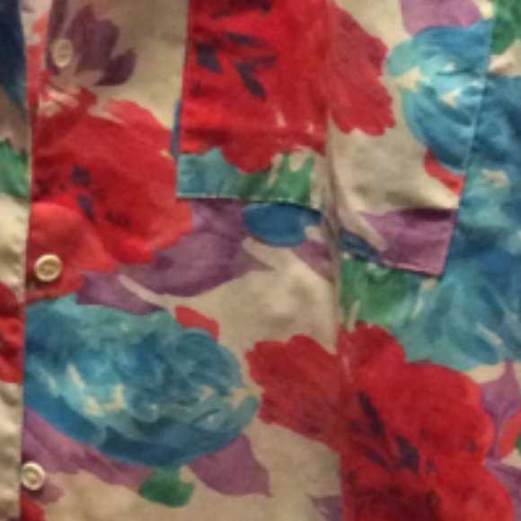 👗5/$25 - Floral Button Up Blouse - Picture 2 of 2